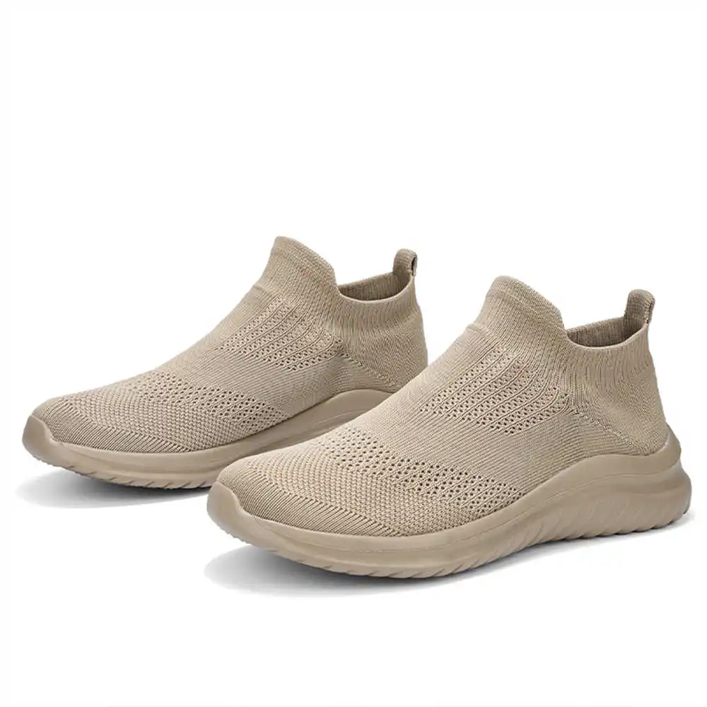 Beige Zachte Nieuwe Nieuwighei - Streetwear Brand Red recensie en prijs