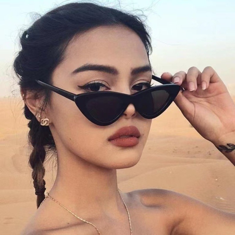 Sexy kleine driehoekige Cat Ey - Streetwear Brand Red recensie en prijs